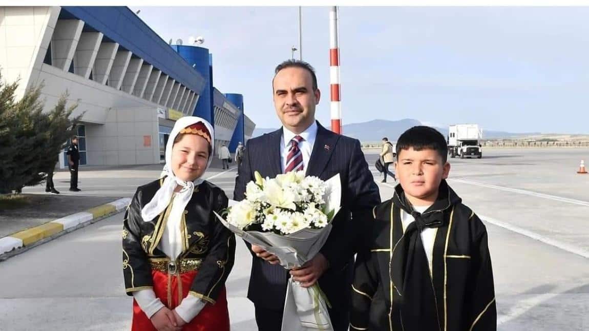 Bir dizi açılış için ilçemize gelen Sanayi ve Teknoloji Bakınınız Sayın Mehmet Fatih KACIR'ı Hava Limanımızda Karşıladık.